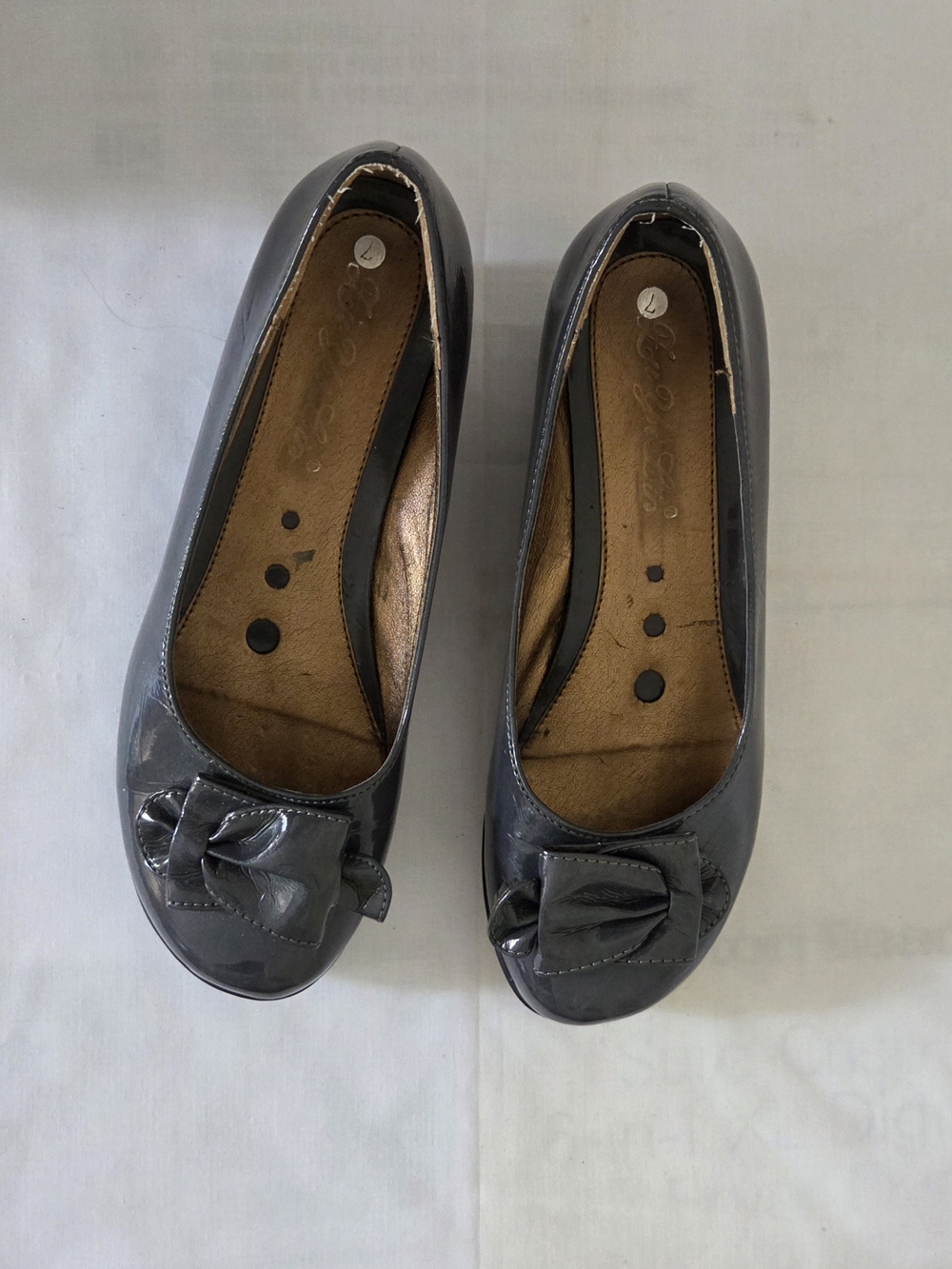 Women’s Grey Patent Ballet Flats with Bow
